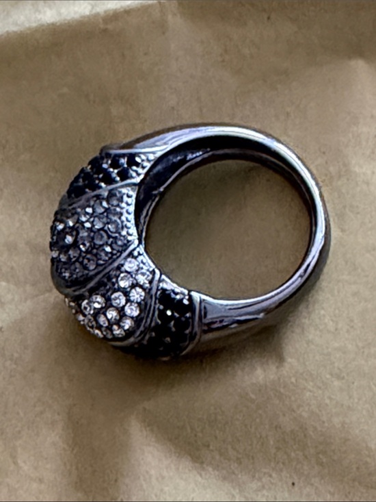 Jewelry - Ring size 7 grey black and clear crystal sparkling swirls of light